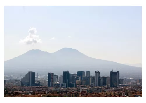 Giovanna Silva, Vesuvio cartolina con Centro Direzionale, 2023